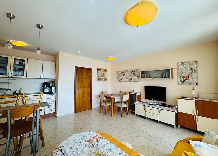 Апартамент Lazur 1 7- 5 *